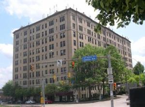 Apartment building at corner of North Aiken & Centre Avenue in Shadyside, Pittsburgh, PA, August 7, 2013. (http://pittsburgh.olx.com).