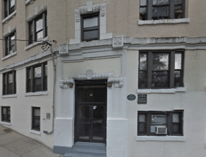 Front door of 85 Bruce Avenue, Yonkers, NY (screen shot), taken in October 2007. (Google Maps).