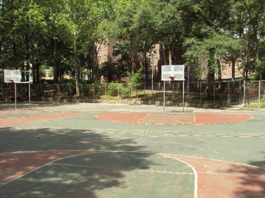 Not quite the courts at Chester Heights (aka, Bronxville/Mount Vernon border), but more or less what would've looked like 30 years ago, Eastchester Playground, Capitol Projects, Bronx, NY, August 11, 2015. (http://www.nycgovparks.org/).