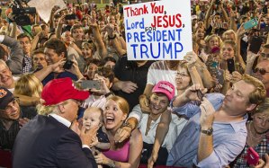 Donald Trump greets supporters after a rally, Mobile, Alabama, August 27, 2015. (Mark Wallheiser/Getty via http://www.telegraph.co.uk/).