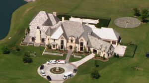 Oklahoma football coach Bob Stoops' 17,000 square-foot home on lakefront property, Norman, OK, November 25, 2015. (http://sportshoop.la/).